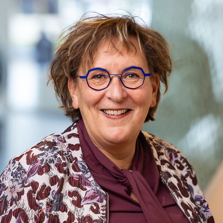 Dit is een foto van Diny Moret.